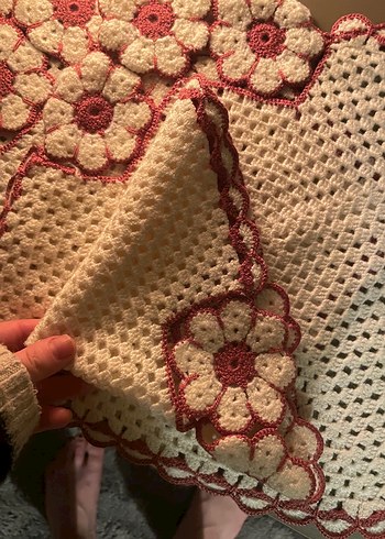 Çiçek Desenli Örgü Sofra Sunumluğu - Görsel 3