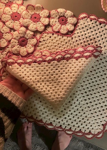 Çiçek Desenli Örgü Sofra Sunumluğu - Görsel 4