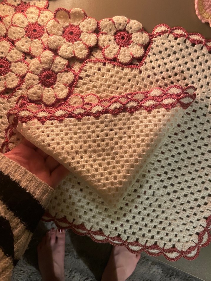 Çiçek Desenli Örgü Sofra Sunumluğu - Görsel 4