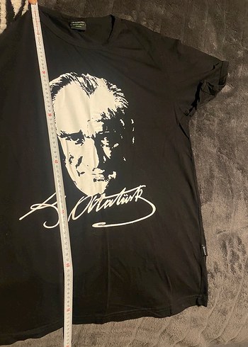Siyah Atatürk Portre Baskılı Tişört - Görsel 3