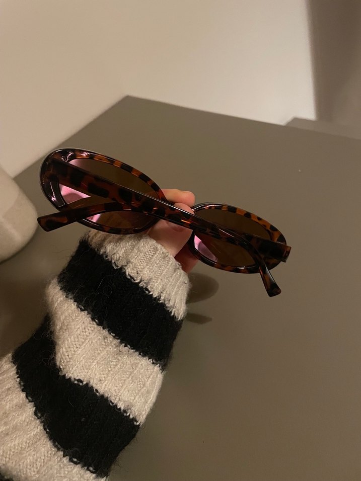 Şeffaf Koyu Kahverengi Retro Kadın Güneş Gözlüğü - Görsel 3