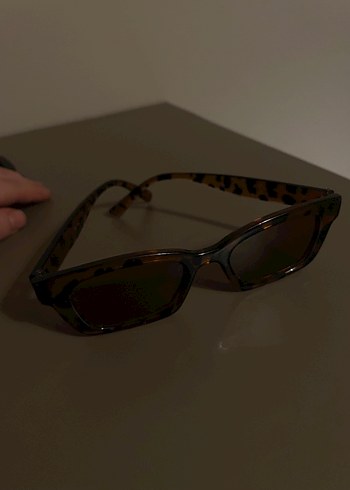 Kahverengi Minimalist Kadın Güneş Gözlüğü - Görsel 3