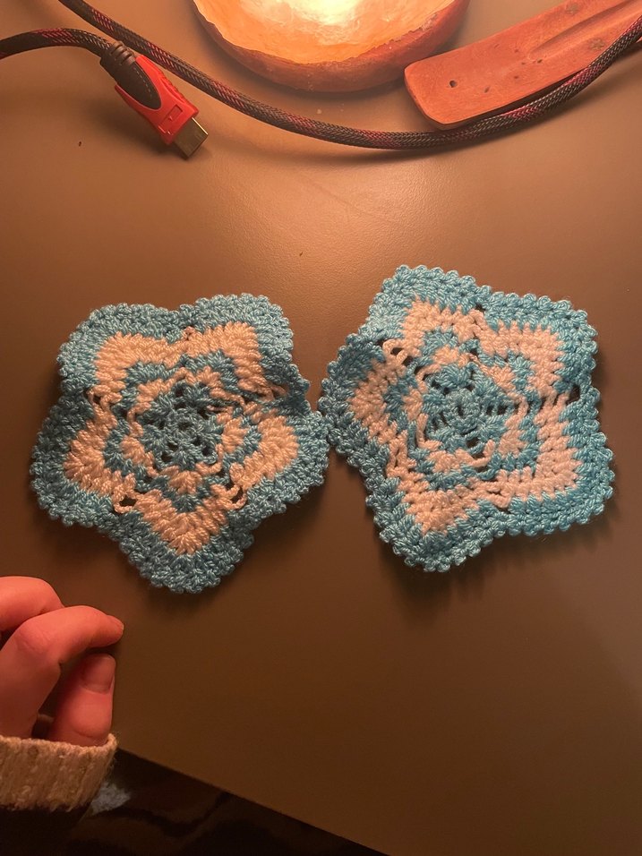 Mavi Beyaz El Örgüsü Çiçek Motifleri - Görsel 2