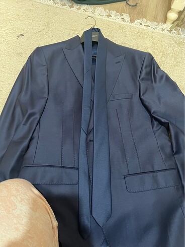 Hiç giyilmemiş takım elbise - Görsel 4