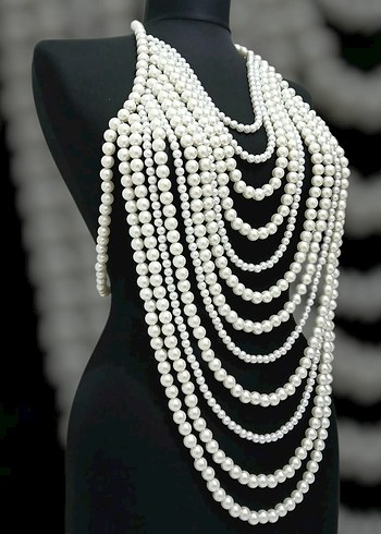 Uzun Beyaz Boncuklu Kadın Kolye - Görsel 4