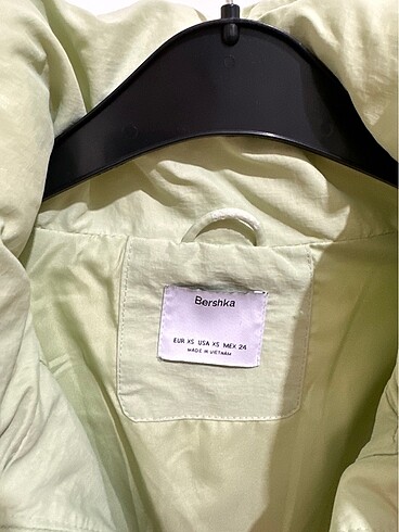 xs Beden yeşil Renk Bershka mont