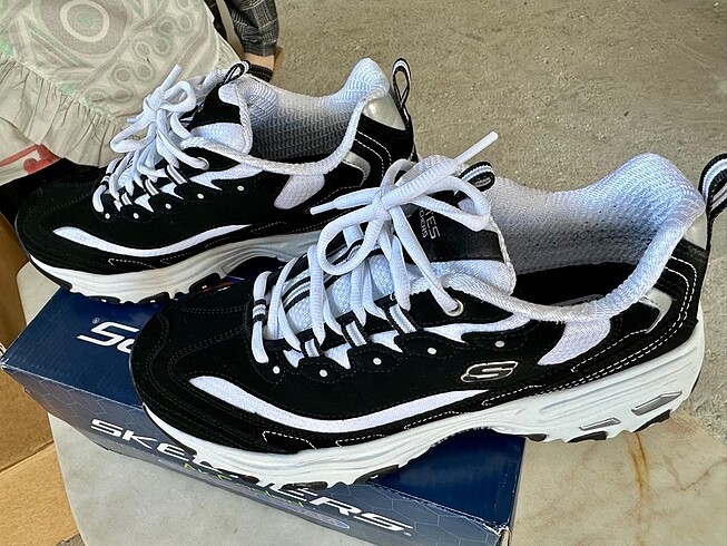 41 Beden Skechers D lites siyah beyaz 41 numara