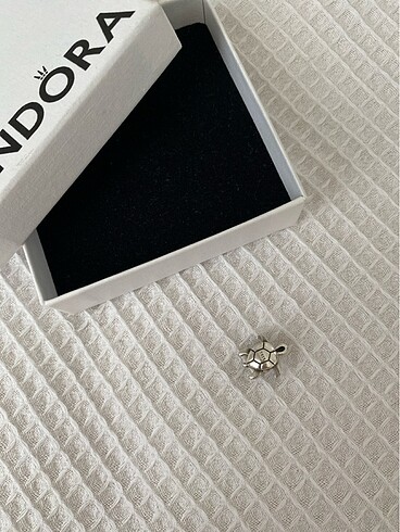 Beden Pandora charm