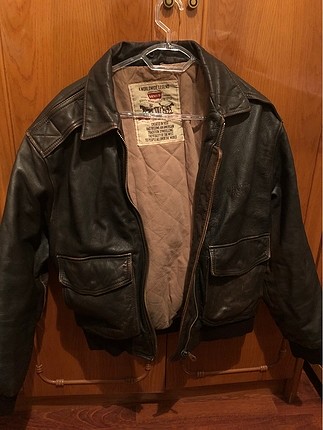 Levis pilot deri mont