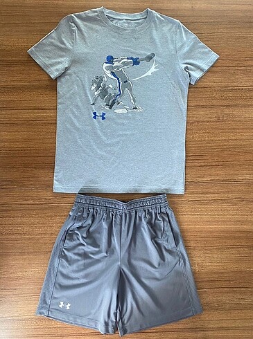 Under Armour şort- tshirt