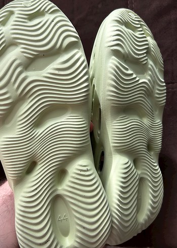 Neon Yeşili Yeezy Modeli - Görsel 4