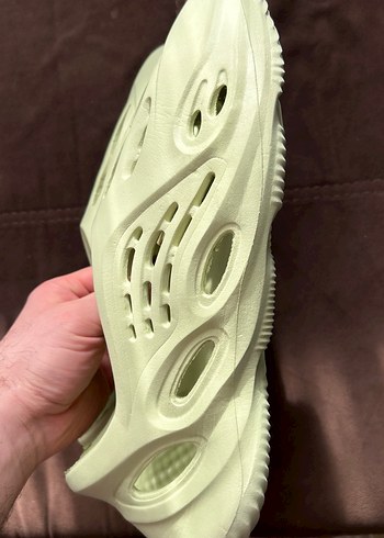 Neon Yeşili Yeezy Modeli - Görsel 3