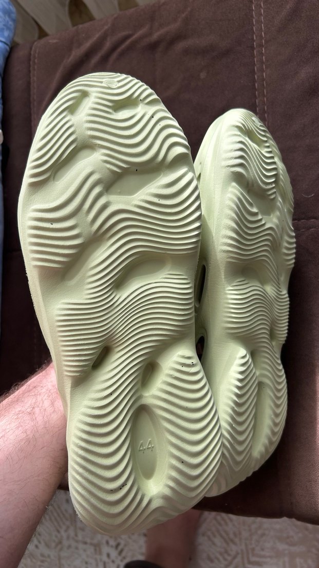 Neon Yeşili Yeezy Modeli - Görsel 5