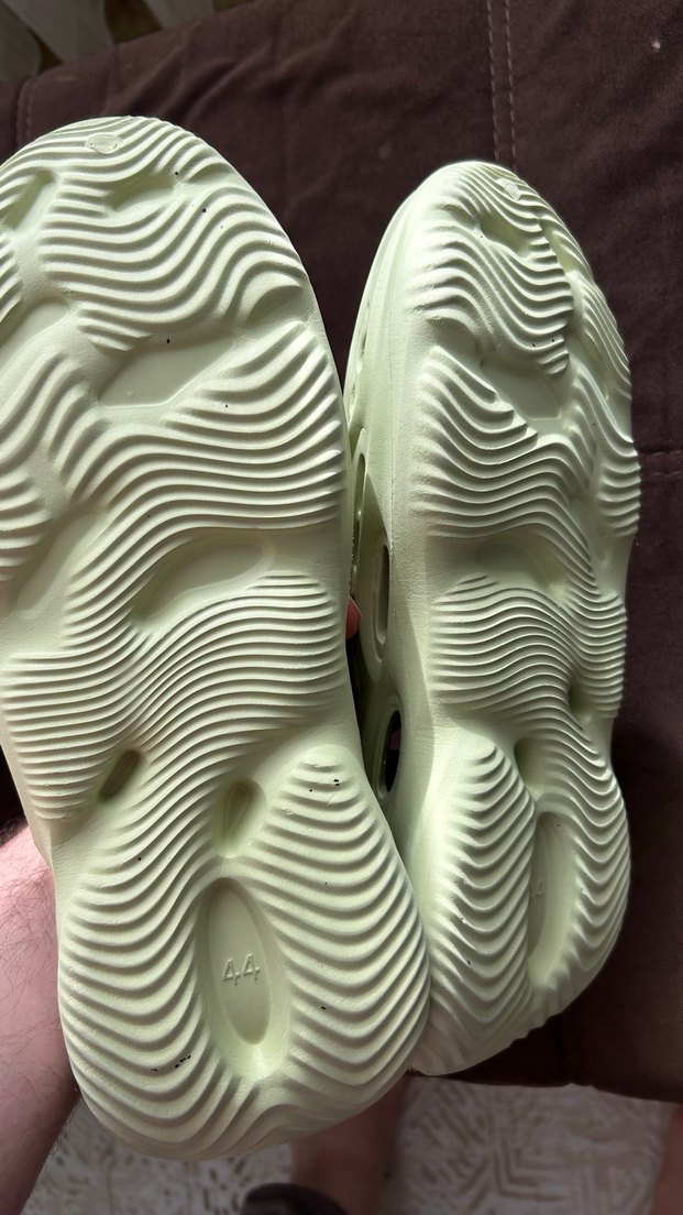 Neon Yeşili Yeezy Modeli - Görsel 4