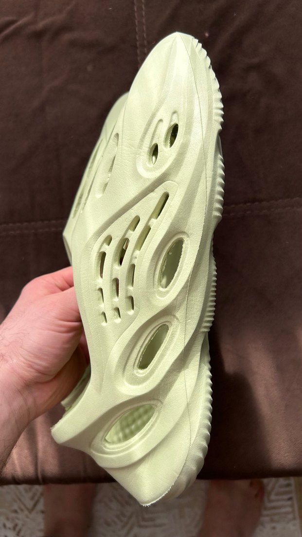 Neon Yeşili Yeezy Modeli - Görsel 3
