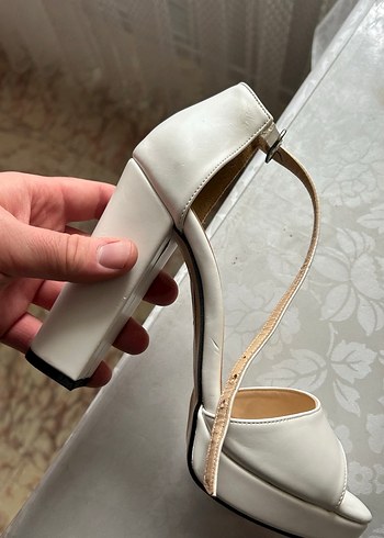 KırıkBeyaz Tokalı Kadın Topuklu Ayakkabı - Görsel 3