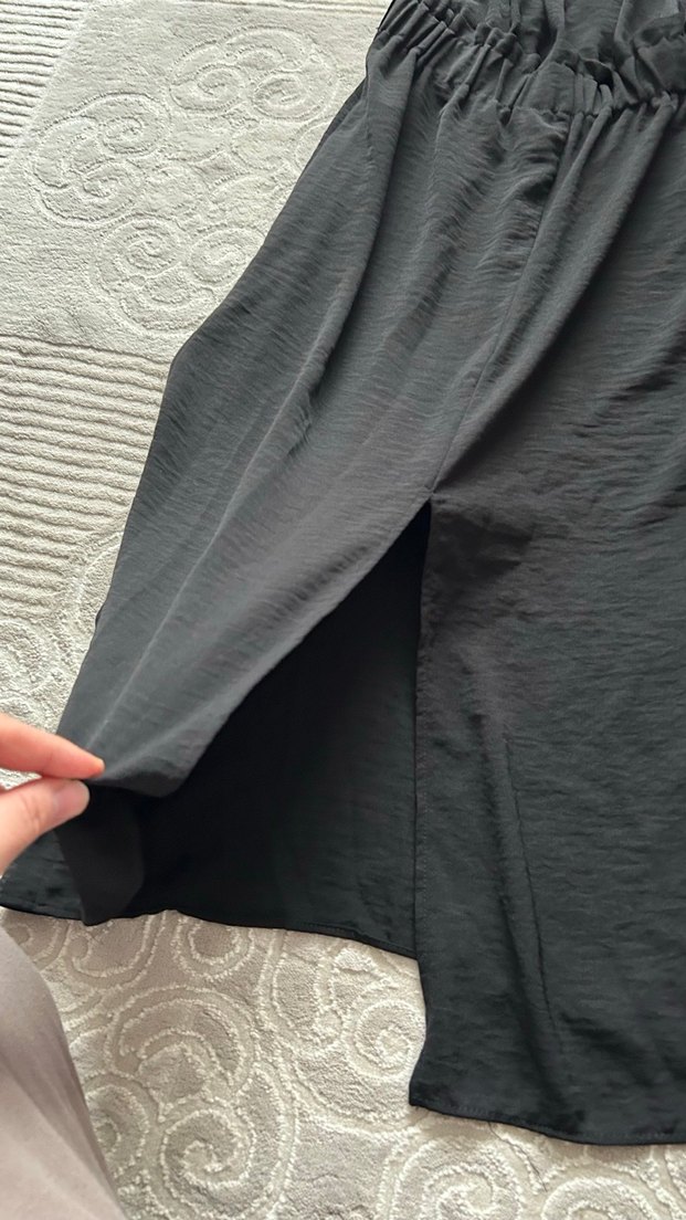 Siyah Uzun V Yaka Kolsuz Elbise - Görsel 2