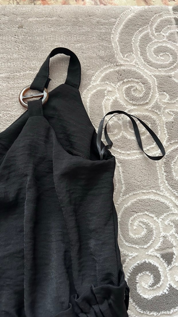 Siyah Uzun V Yaka Kolsuz Elbise - Görsel 5