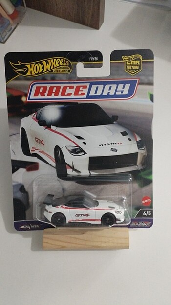 Hot wheels premium. Nissan z gt 4.