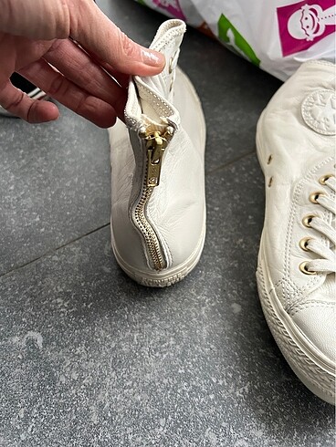 Deri converse