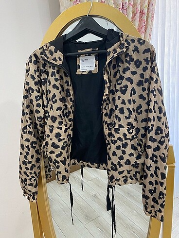 Bershka yağmurluk ceket