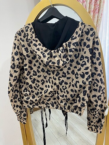 xs Beden Bershka yağmurluk ceket
