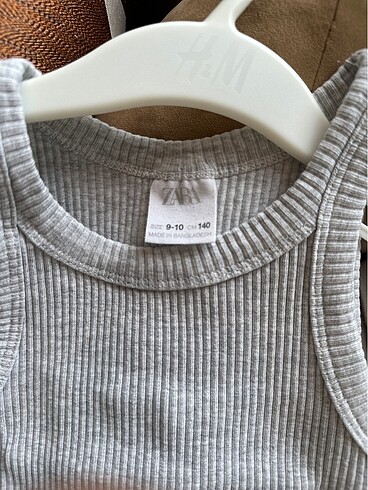 9 Yaş Beden Zara gri crop