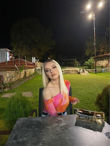 Omuz detaylı bluz