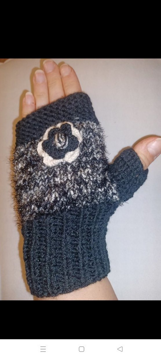 Gri Örgü Parmaksız Kadın Eldiveni - Görsel 3