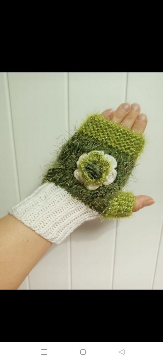 Yeşil Çiçekli Örgü Parmaksız Eldiven - Görsel 3