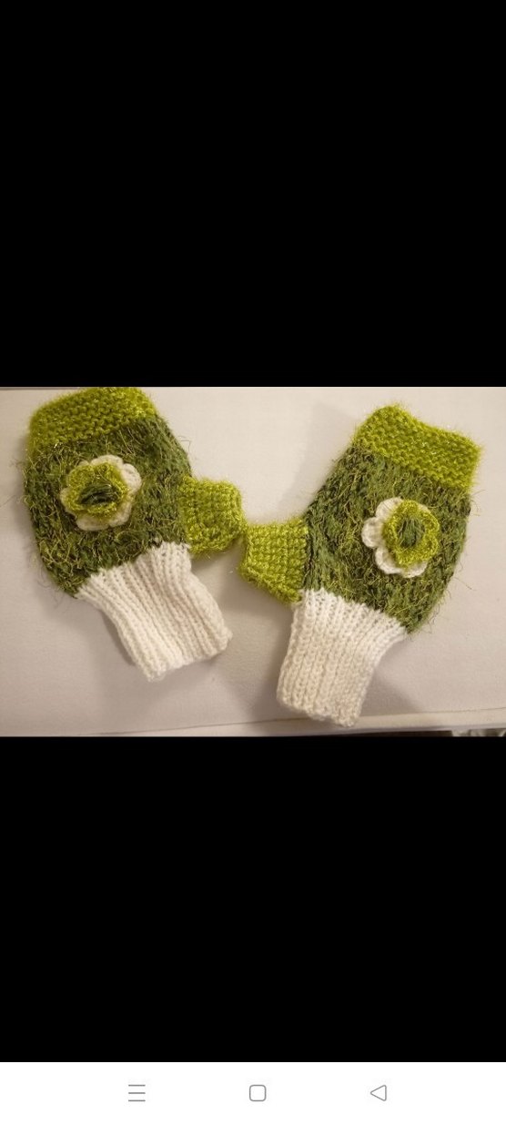 Yeşil Çiçekli Örgü Parmaksız Eldiven - Görsel 2