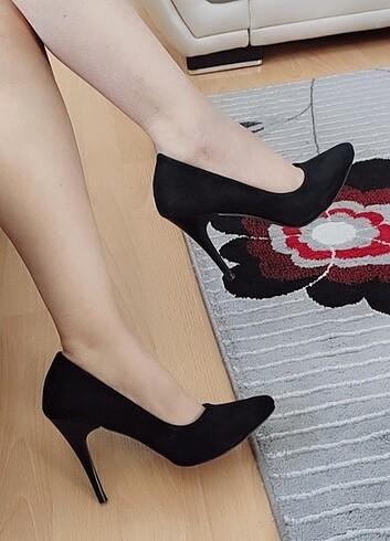 Siyah süet stiletto