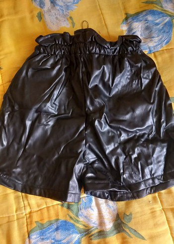 Kadın Siyah Deri Kemerli Mini Şort - Görsel 5