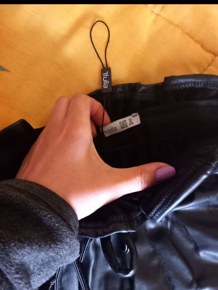 Kadın Siyah Deri Kemerli Mini Şort - Görsel 3