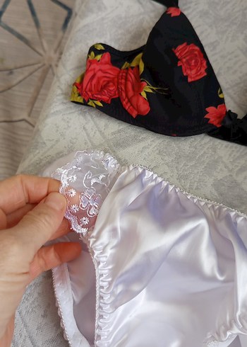 Kırmızı Çiçek Desenli Vintage Sütyen - Görsel 3