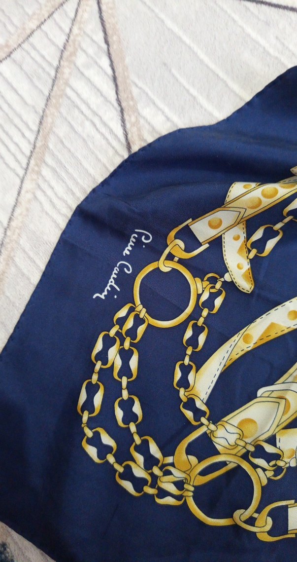 Zincir Detaylı Parlak Lacivert Kadın Fular - Görsel 3