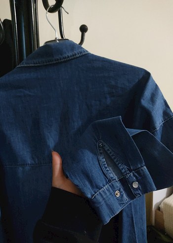 Düğmeli Uzun Kollu Mavi Denim Gömlek - Görsel 3