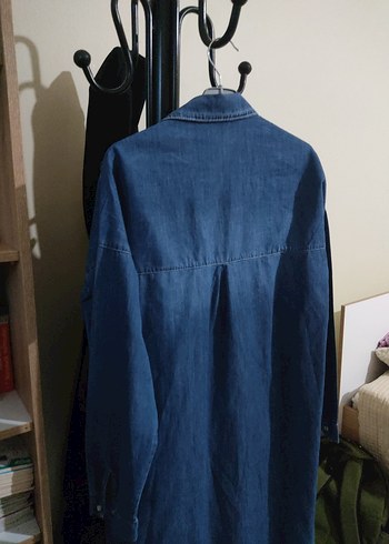 Düğmeli Uzun Kollu Mavi Denim Gömlek - Görsel 4