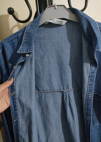 Düğmeli Uzun Kollu Mavi Denim Gömlek - Görsel 2