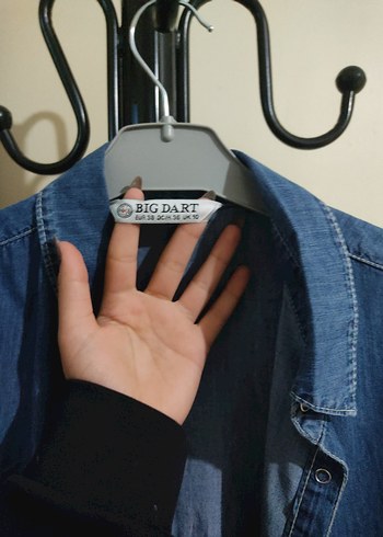 Düğmeli Uzun Kollu Mavi Denim Gömlek - Görsel 5