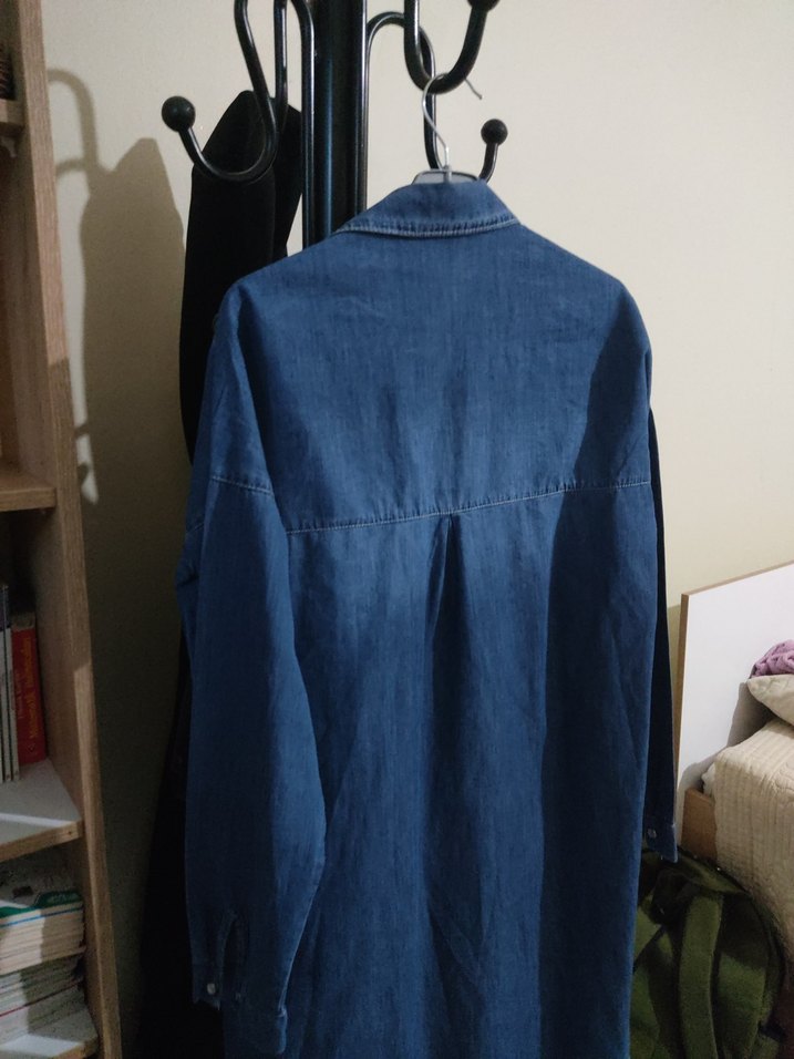 Düğmeli Uzun Kollu Mavi Denim Gömlek - Görsel 4