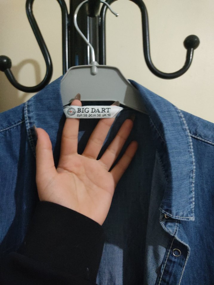 Düğmeli Uzun Kollu Mavi Denim Gömlek - Görsel 5