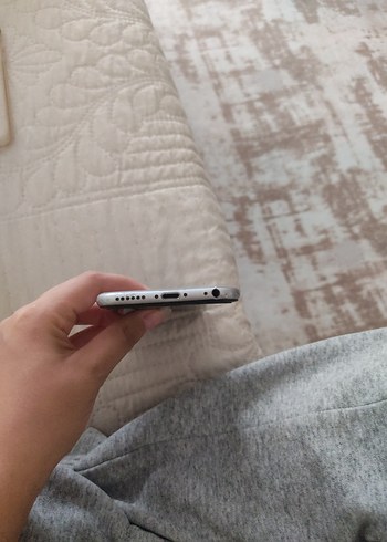 Gri iPhone 6 ve Şeffaf Kılıf - Görsel 3