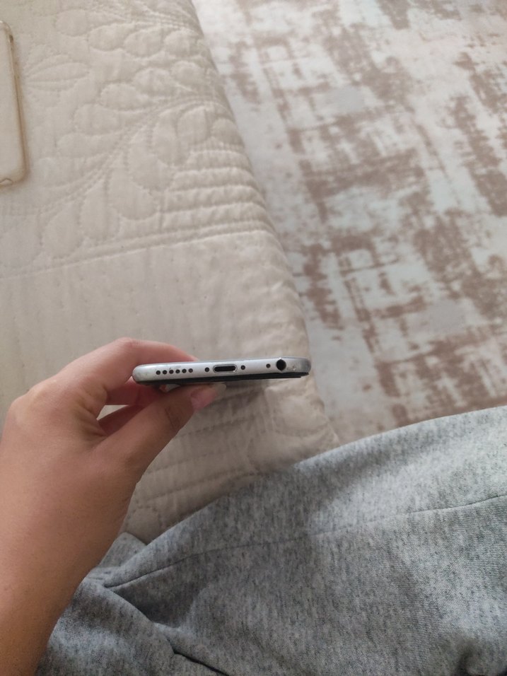 Gri iPhone 6 ve Şeffaf Kılıf - Görsel 3