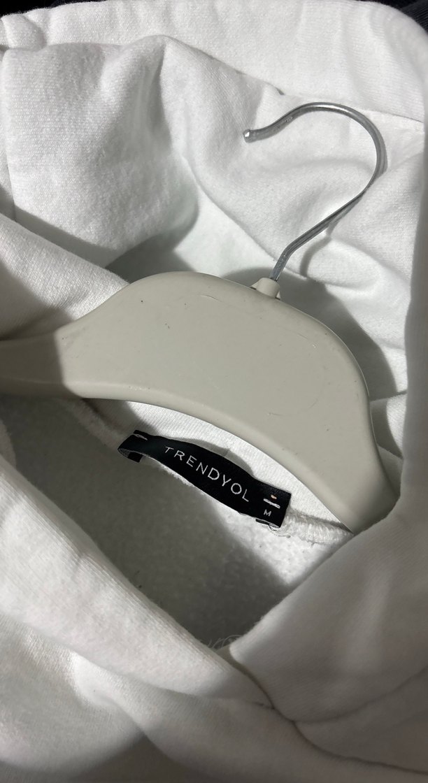 TRENDYOLMİLLA beyaz kapüşonlu sweatshirt - Görsel 3