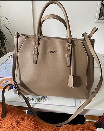 Guess canta