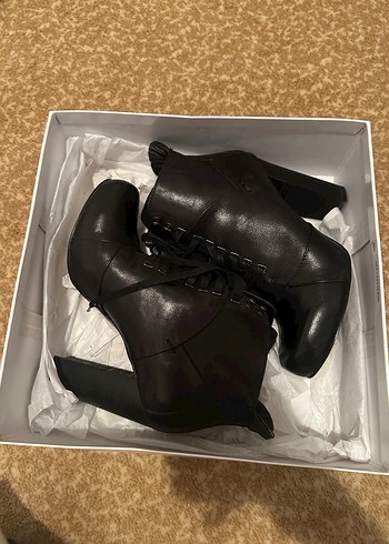 Nine West Siyah Deri Gotik Dolgu Topuklu Bot - Görsel 2