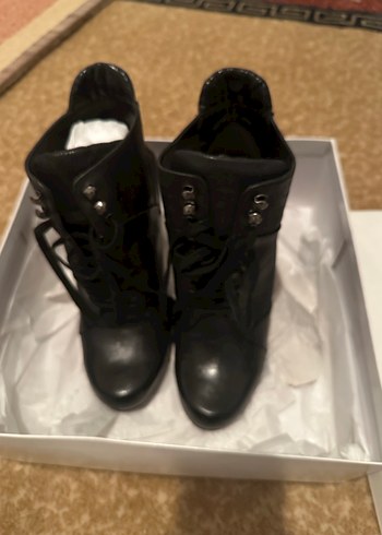 Nine West Siyah Deri Gotik Dolgu Topuklu Bot - Görsel 3