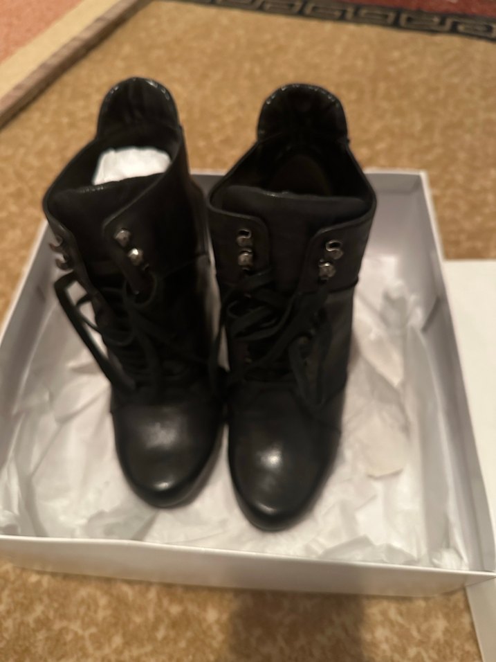 Nine West Siyah Deri Gotik Dolgu Topuklu Bot - Görsel 3