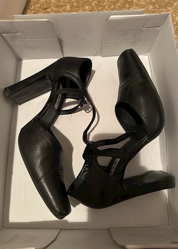 Siyah Deri Tokalı Blok Topuklu Kadın Ayakkabı - Görsel 2